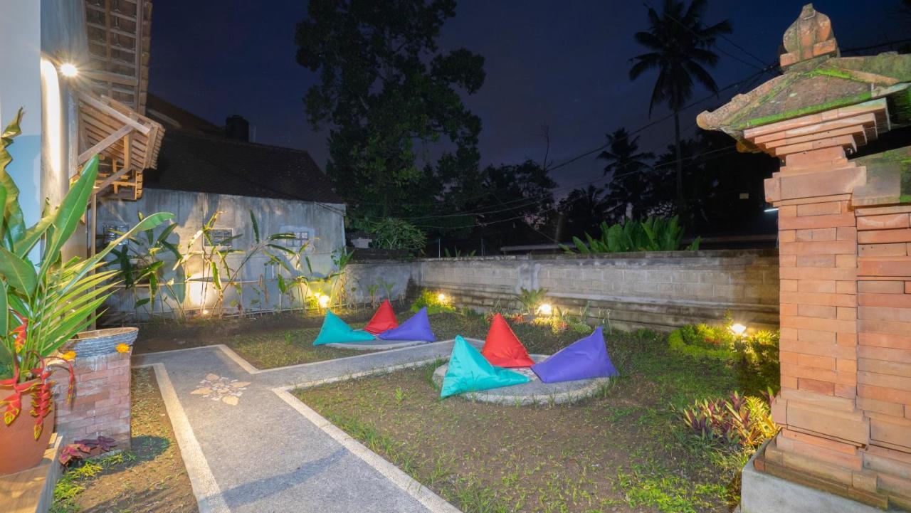 Aura Dormitory House Ubud Exterior photo