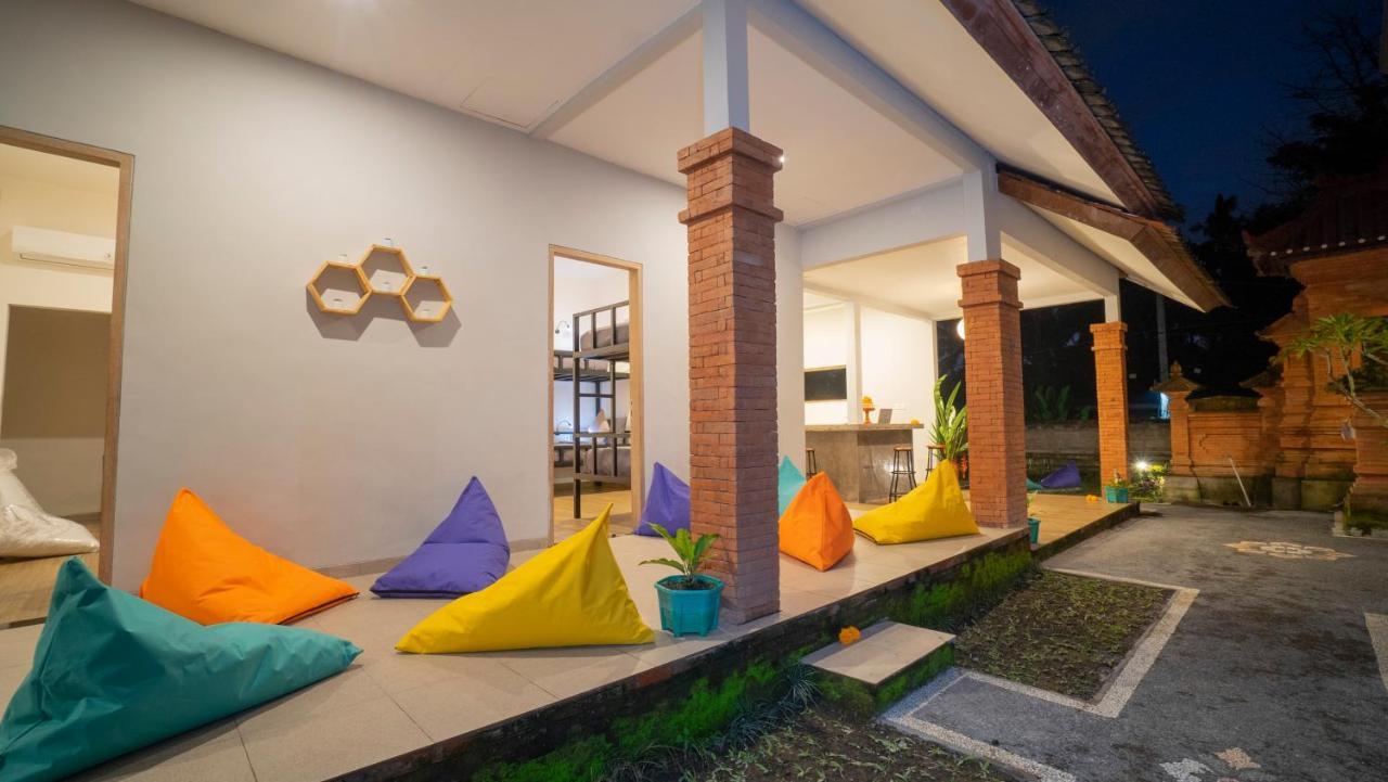 Aura Dormitory House Ubud Exterior photo